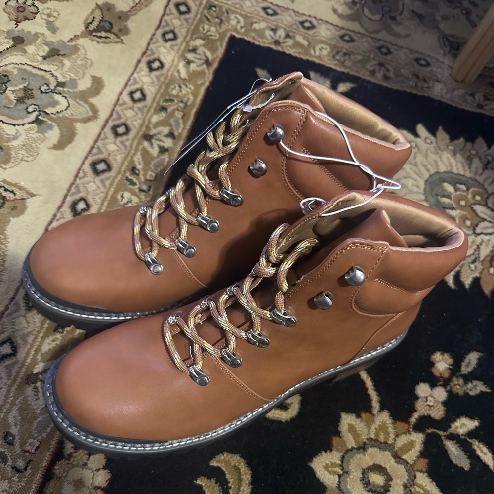 Universal Thread Kira Boots